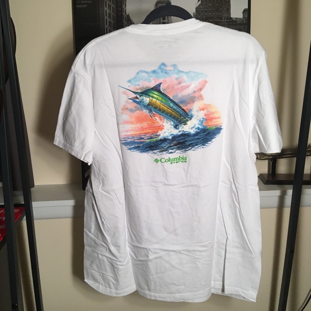 Columbia white graphic t shirt
